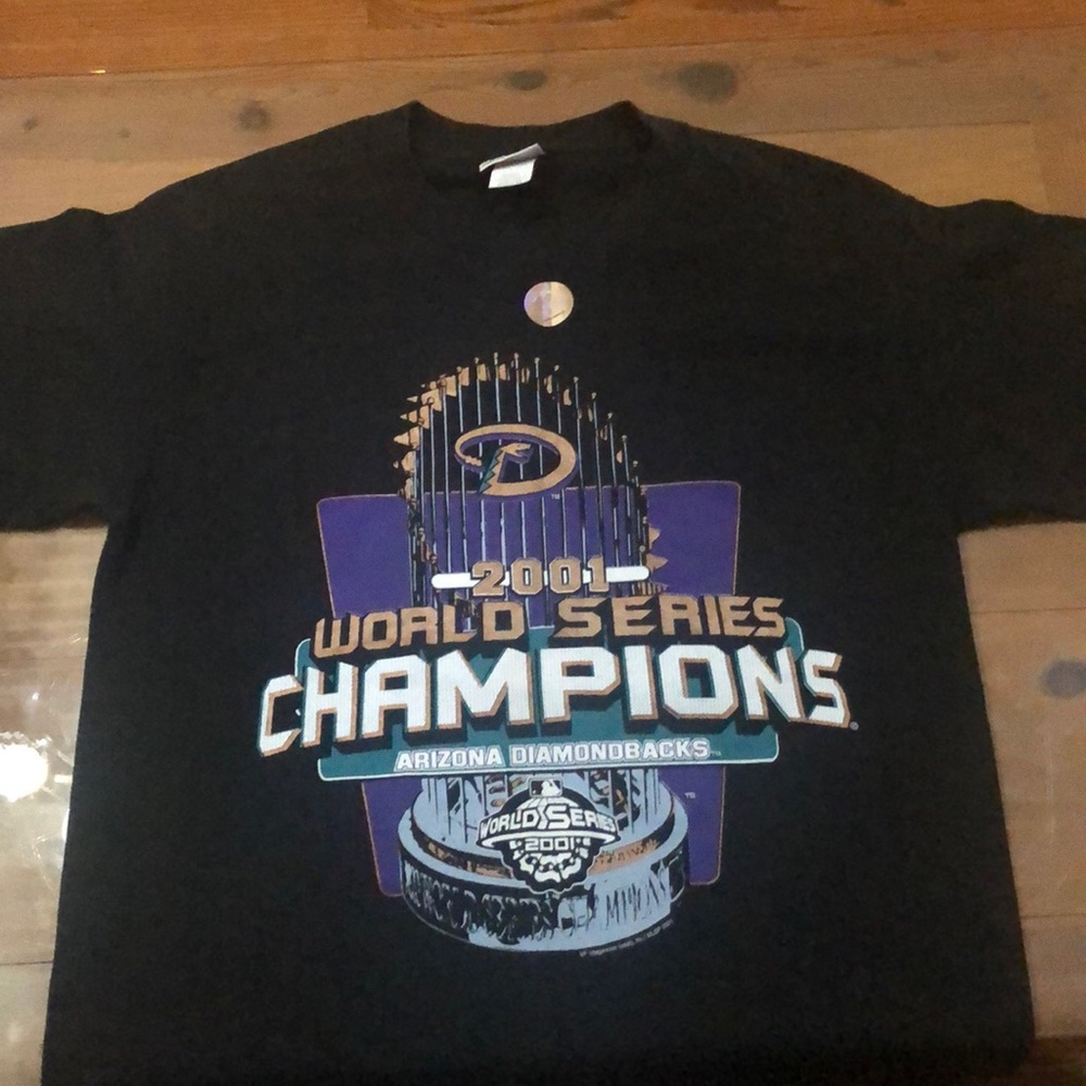 New 2001 diamondbacks vintage tee shirt size M but fits large over sized